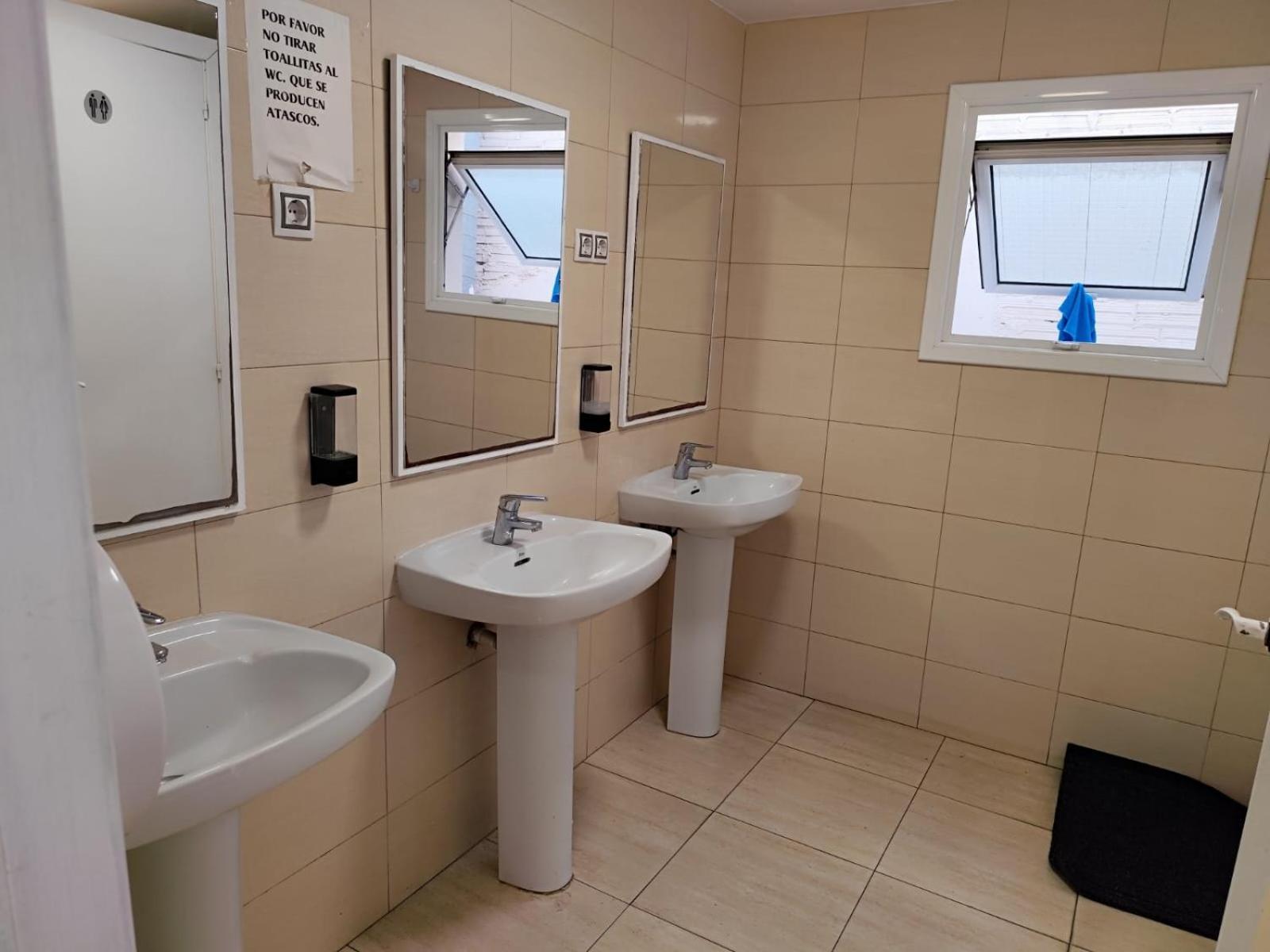 Hostal Ideal Gava Exterior photo